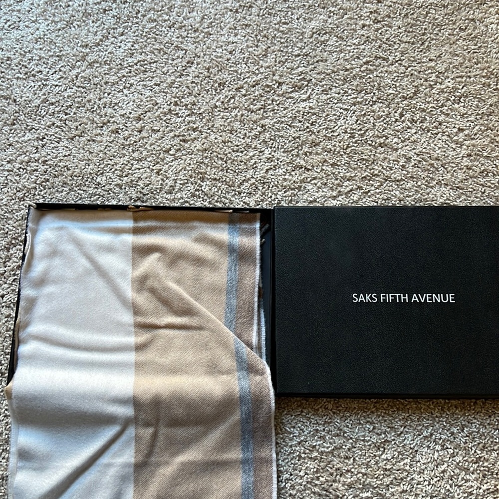 Saks fifth avenue cashmere scarf